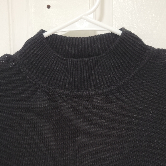 H&M Black Turtleneck Cropped Sweater Classic Soft Comfy Like New - Picture 2 of 6